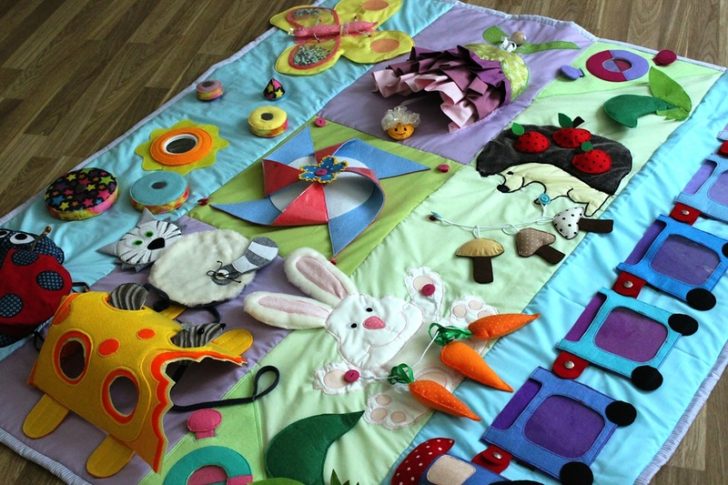 Монтессори дома: 5 полезных игрушек для детей до года, которые можно сделать своими руками