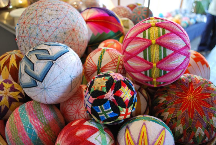 Японская вышивка шаров
